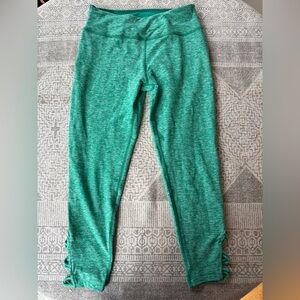 Beyond Yoga crop yoga pant/tight/legging, size Large